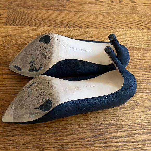 Charles and Keith textured 3.5 inch stiletto - Picture 3 of 4